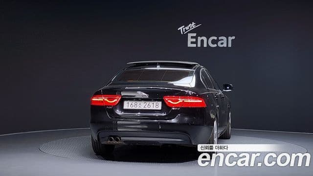 Jaguar XE 20d Portfolio, 2016 4