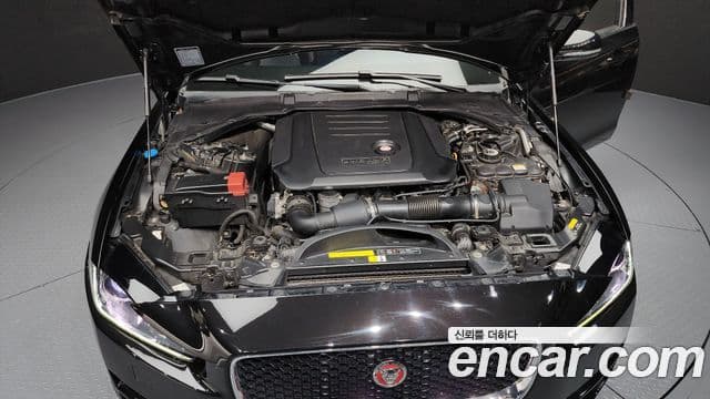 Jaguar XE 20d Portfolio, 2016 6