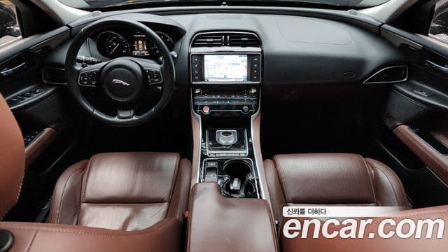 Jaguar XE 20d Portfolio, 2016 7