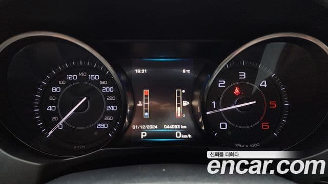 Jaguar XE 20d Portfolio, 2016 8