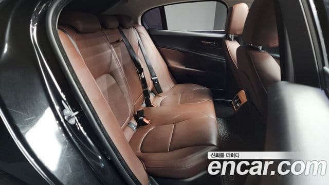 Jaguar XE 20d Portfolio, 2016 12