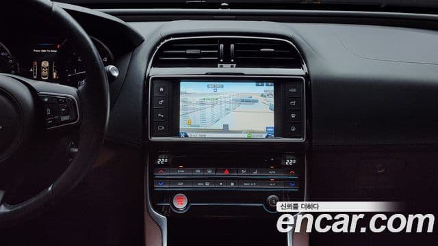 Jaguar XE 20d Portfolio, 2016 14