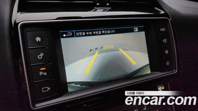 Jaguar XE 20d Portfolio, 2016 15