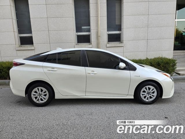 Toyota 프리우스 4세대 1.8 E, 2017 3