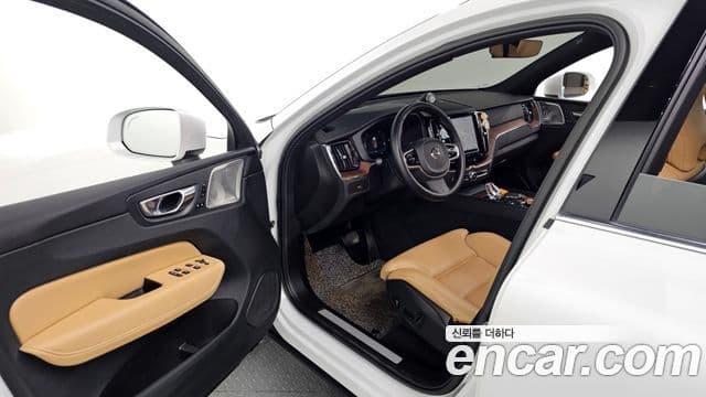 Volvo XC60 2세대 B5 Ultimate Bright, 2023 10