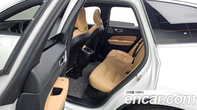 Volvo XC60 2세대 B5 Ultimate Bright, 2023 11