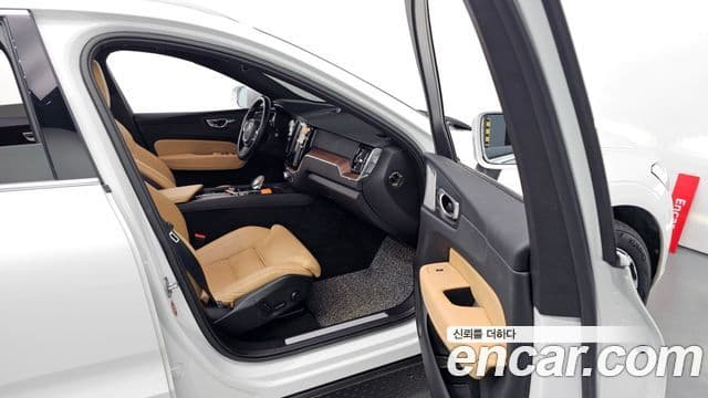 Volvo XC60 2세대 B5 Ultimate Bright, 2023 12