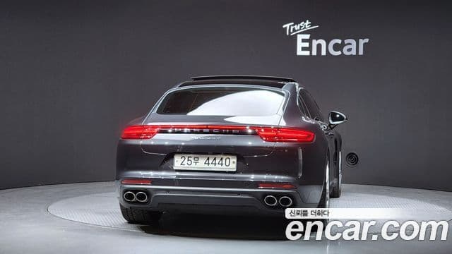 Porsche Panamera (971), 2018 4