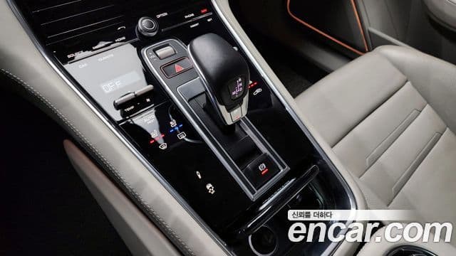 Porsche Panamera (971), 2018 8