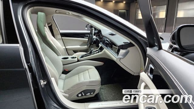 Porsche Panamera (971), 2018 9