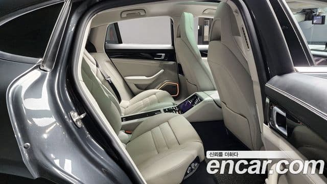 Porsche Panamera (971), 2018 11