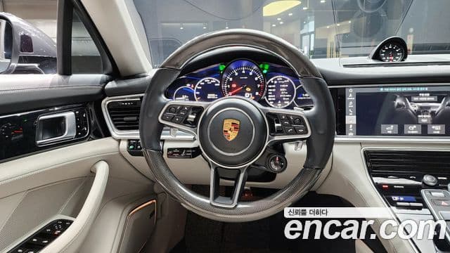 Porsche Panamera (971), 2018 12