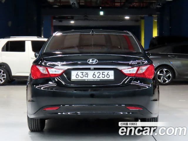 Hyundai YF Sonata чёрный, 2011 3