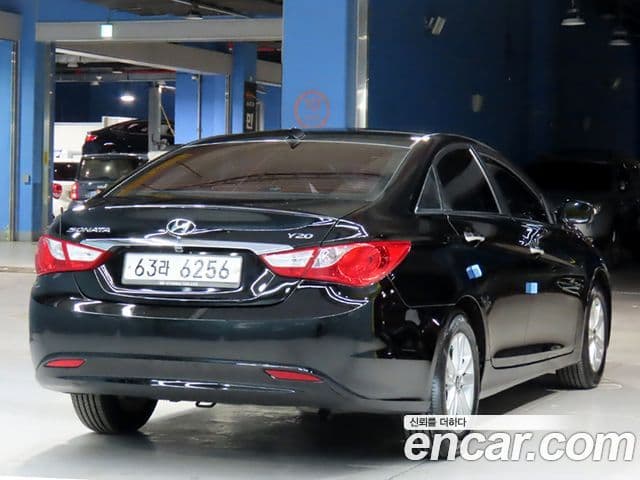 Hyundai YF Sonata чёрный, 2011 4