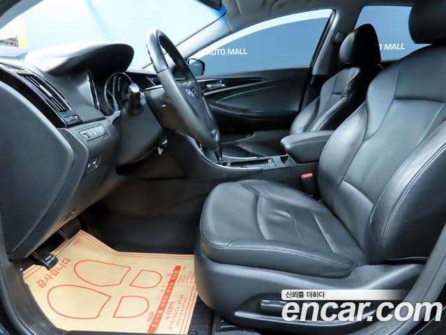 Hyundai YF Sonata чёрный, 2011 6