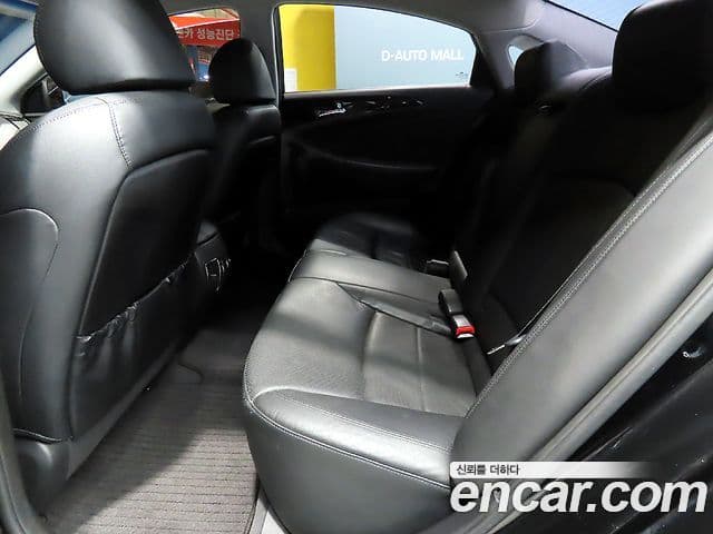 Hyundai YF Sonata чёрный, 2011 7