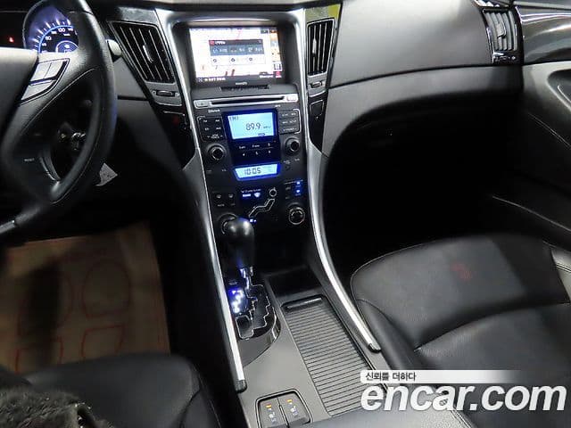 Hyundai YF Sonata чёрный, 2011 11