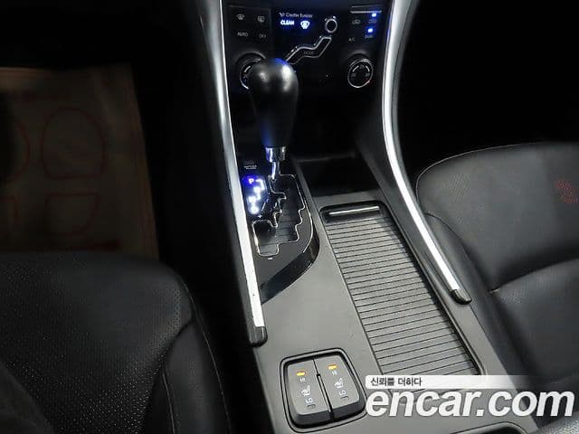 Hyundai YF Sonata чёрный, 2011 13