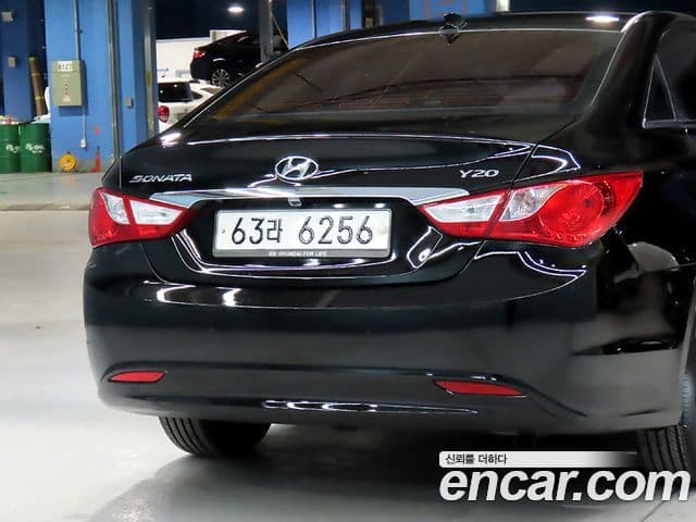 Hyundai YF Sonata чёрный, 2011 17