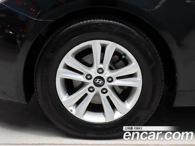 Hyundai YF Sonata чёрный, 2011 20