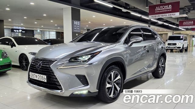 Lexus NX300h Executive, 2021 1