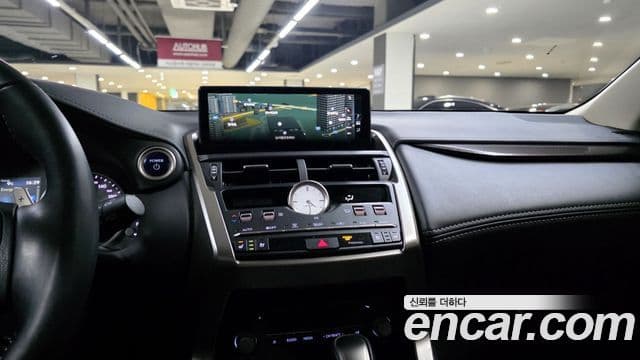 Lexus NX300h Executive, 2021 13