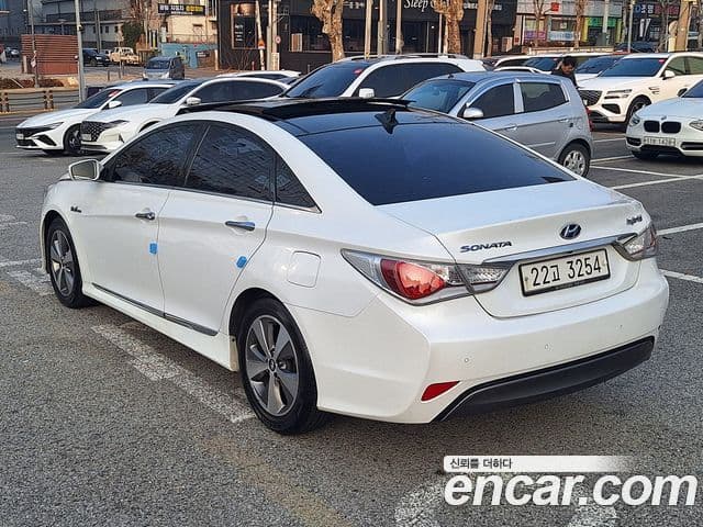 Hyundai Sonata гибрид Royal, 2012 4