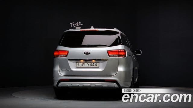 Kia All New Carnival Luxury, 2017 4