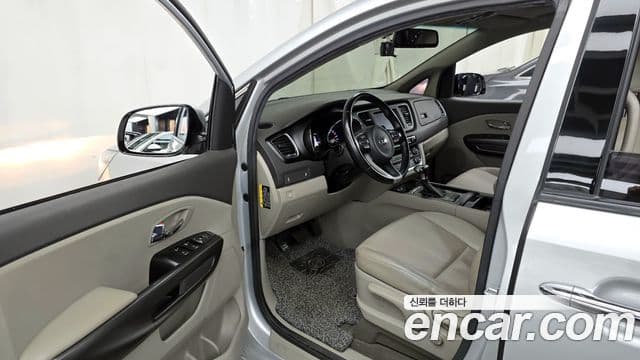 Kia All New Carnival Luxury, 2017 10