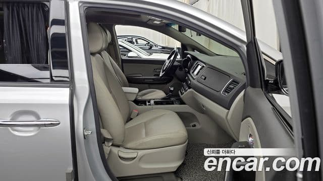 Kia All New Carnival Luxury, 2017 11