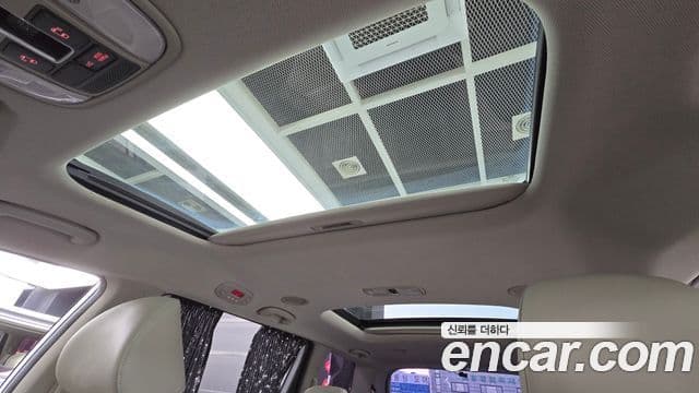 Kia All New Carnival Luxury, 2017 18