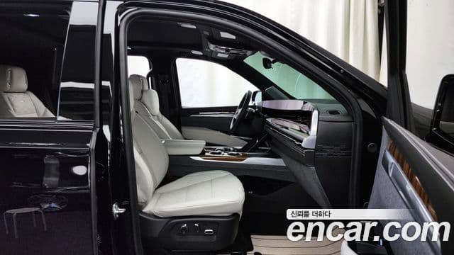 Cadillac Escalade 5세대 ESV Sport Platinum, 2025 11