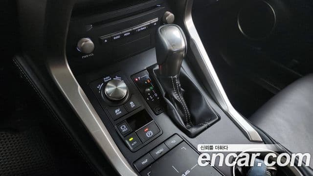 Lexus NX300h Supreme, 2018 9