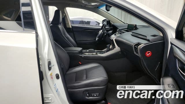 Lexus NX300h Supreme, 2018 11