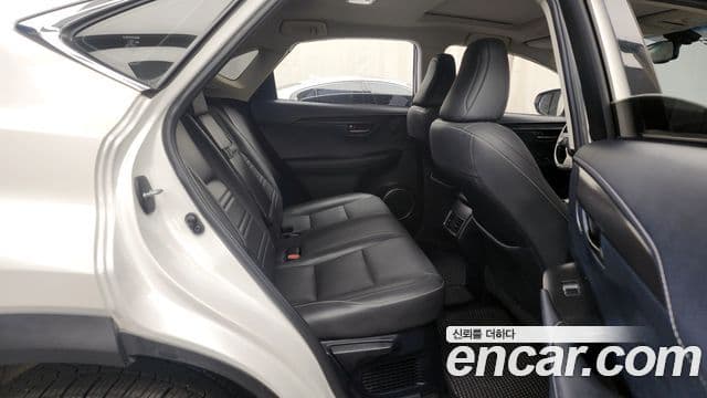 Lexus NX300h Supreme, 2018 12