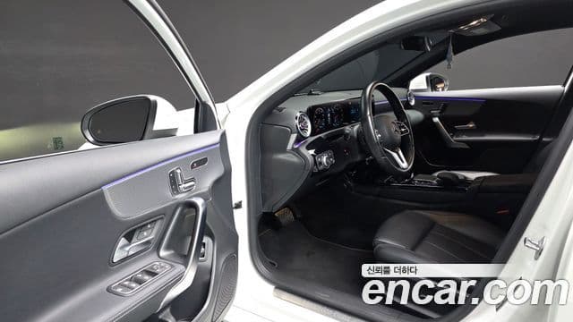 Mercedes-Benz A-класс W177 A220 седан, 2023 11