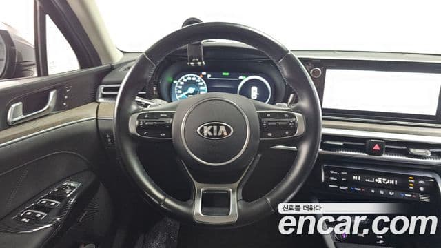 Kia K5 гибрид 3세대 Signature, 2021 13