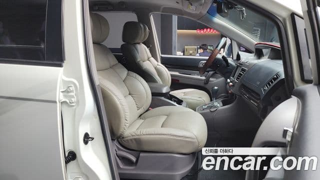 KG모빌리티(SsangYong) Korando 투리스모 4WD outdoor Edition 9인승, 2016 11