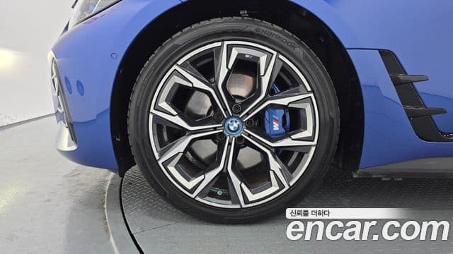 BMW i4 eDrive40 M Sport Pro, 2023 все фото