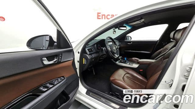 Kia K5 2세대 Signature, 2017 10