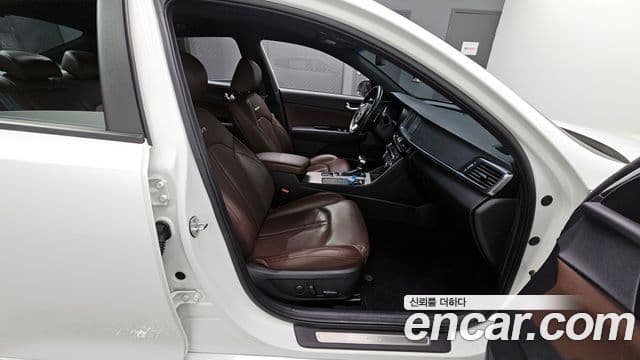 Kia K5 2세대 Signature, 2017 12
