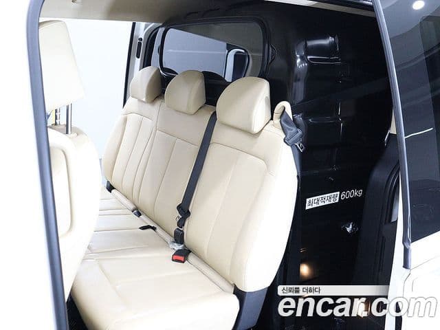 Hyundai Staria Modern, 2023 8