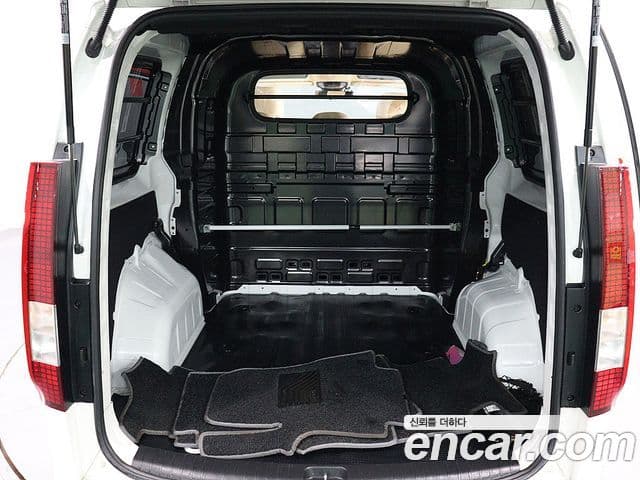 Hyundai Staria Modern, 2023 18