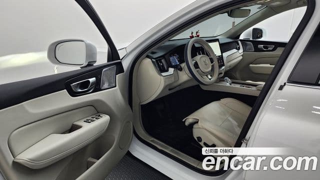 Volvo XC60 2세대 T8 Ultra Bright, 2026 10
