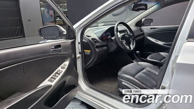 Hyundai Accent(новый кузов / новое поколение) Premier, 2012 11