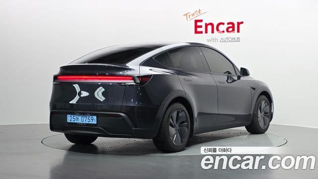 Tesla модель Y, 2025 2