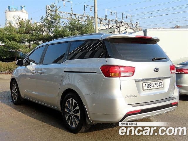 Kia All New Carnival Luxury, 2016 3