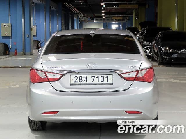 Hyundai YF Sonata Premier, 2011 3