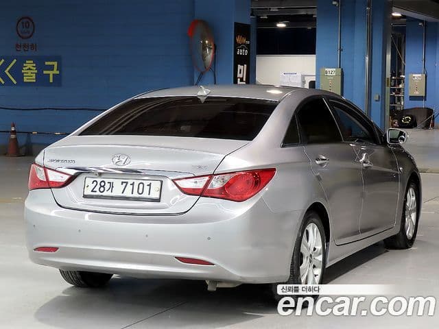 Hyundai YF Sonata Premier, 2011 4