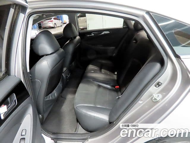 Hyundai YF Sonata Premier, 2011 7